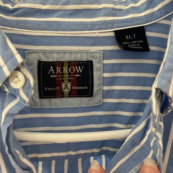 Button up - Picture 3 of 3